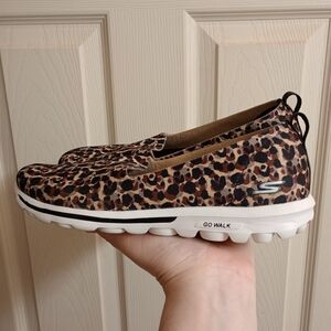 Sketchers Go Walk WMNS SZ 7.5 GREAT CONDITION